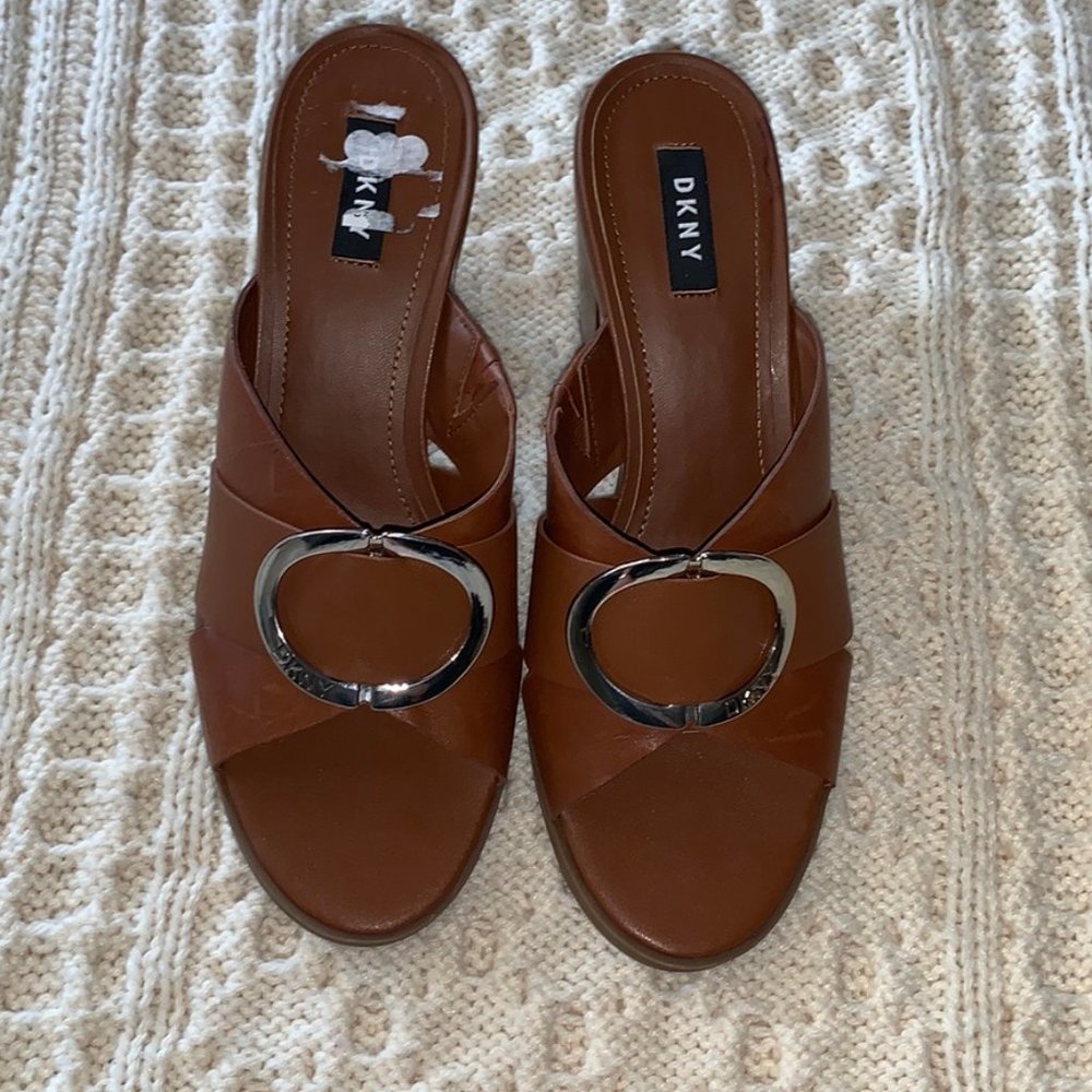 DKNY Cavi  Brown leather  Mule block heel sandal